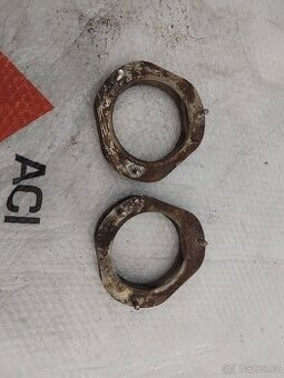 Subaru forester podložky pod tlumice