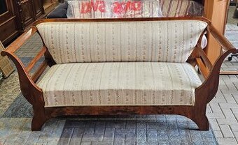 pohovka ve stylu Biedermeier