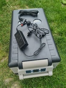 Přenosná kompresorová lednice 12V/24V/230V 45L