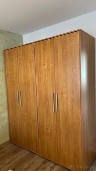 Šatní skříň+noční stolky