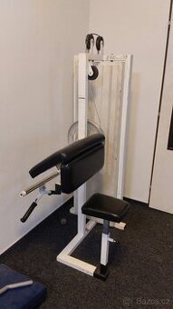 Scottova lavice, posilovací stroj