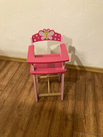 dřevěná krmící židlička pro panenku