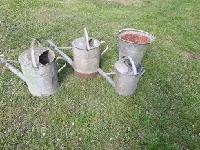 Plechová zahradní konev + kbelík - 1