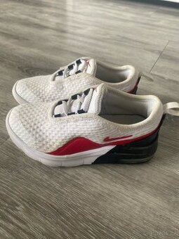 Nike AIR MAX MOTION 2