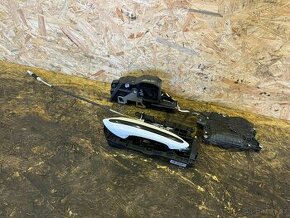 KOMPLETNÍ ZADNÍ LEVÁ KLIKA BMW F11 KEYLESS ALPINWEISS