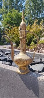 Dekorativní mosazný lampa – vintage styl