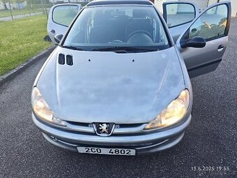 Osobní automobil 1,4 Peuqeot 206 HATCHBACK Šedá Benzín 2001