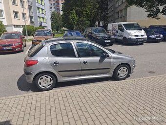 Osobní automobil 1,4 Peuqeot 206 HATCHBACK Šedá Benzín 2001