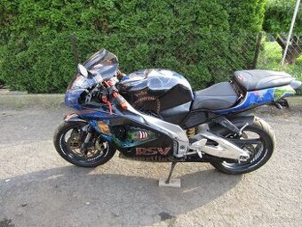 aprilia rsv 1000