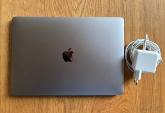 MacBook Air 13" (2019, Intel i5) - 1