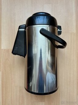 Termoska s pumpou 2,5 L