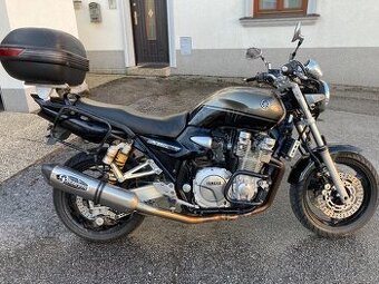 Yamaha XJR 1300 stříkačka,Akrapovič výfuk,Öhlins podvozek