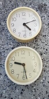 Staré nástěnné plně funkční hodiny PRIM 15 cm průměr.