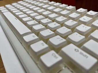 Yenkee Odyssey YKB 31 – kompaktní mechanická RGB klávesnice