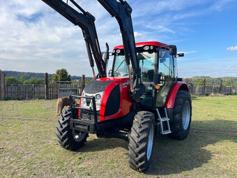 Zetor Proxima 7441 s čelním nakladačem s SPZ