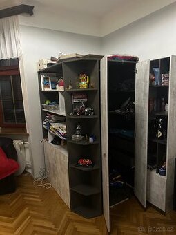 Rohový šatník