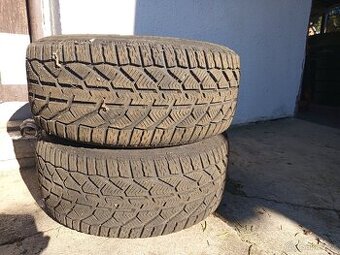 Prodám dvě zimní pneu rokem 225/40R18 92V