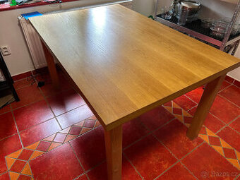 Dubový jídelní stůl (polomasiv) - 1