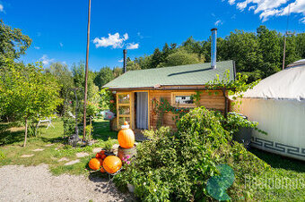 Prodej, rodinný objekt 210 m2, zahrada, vinice.