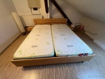 Postel 180x200 včetně roštu , dvou matraci , 2x noční stolek - 1