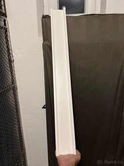 Dekorativní police, věšáky, regálky