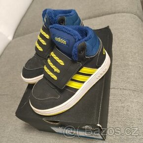 Dětské zimní boty Adidas Hoops Mid 2.0 I velikost 25