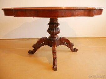 Starožitný oválný stůl z 19. století, bohaté řezby,140x80cm