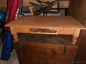 Stolek antik nízký