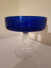 Kobaltová broušená miska na noze