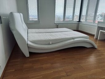 Moderní nízká postel 180x200 bílá kůže, futurismus, komplet