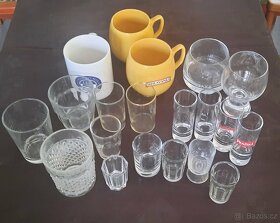 Sklo, panákovky, hrnky, ubrusy