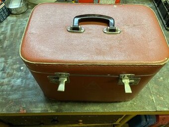 Starý kufr na plynový vařič