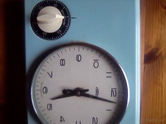 staré hodiny retro