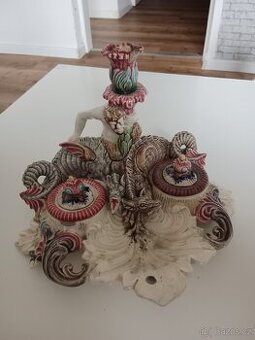 Starožitný figurální kalamář – majolika – styl Capodimonte