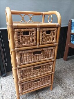 Proutěná / ratanová komoda