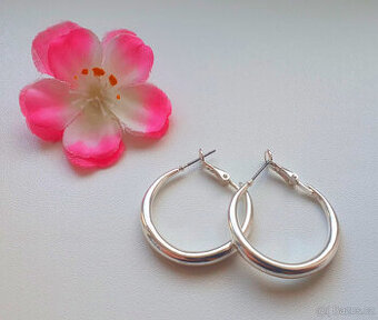 Náušnice stříbrné barvy: