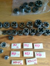 Závitová očka Narex HSS + whitworth