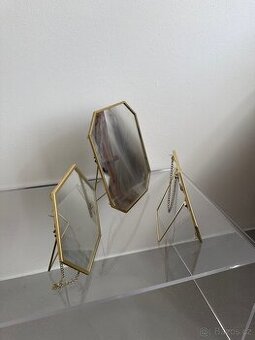 Zrcadla IKEA v zlaté barvě