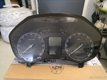 Octavia 2 polodot budíky