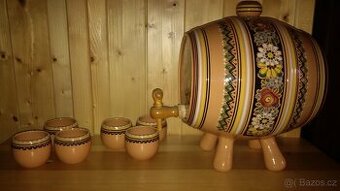 Keramický soudek s hrnečky