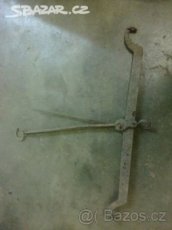 Stará závěsná váha