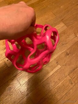 Balónek, míček na hraní pro koně na seno