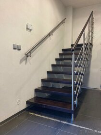 Výprodej schodů ze vzorkovny JAP dřevo-nerez | 160 x 95cm