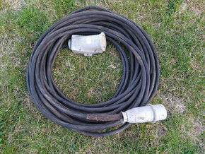 Prodám kvalitní gumový kabel 4 x 4mm cca 30m se zásuvkami