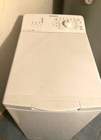 Automatická pračka Indesit s horním plněním (1-6kg)