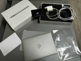 MacBook Air 13 palců early 2015