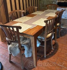 Luxusní jídelní stůl a židle