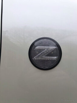 Nissan 370z - sekvenční blinkry do blatníku - černé / bílé - 1