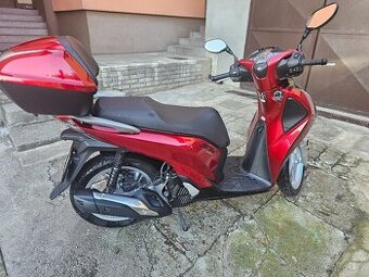 Honda SH125, 2019, 4600km, stav nového stroje