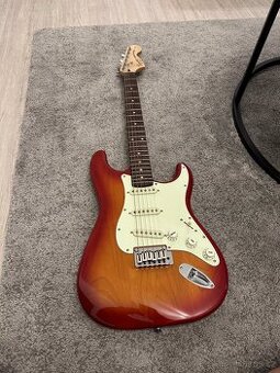 Fender Squier Standard Stratocaster Cherry Sunburst - 1